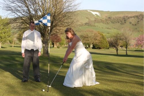 couple playing golf at wedding venue near to Westbury